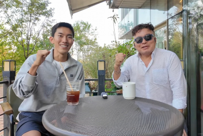 박민호(사진 왼쪽)와 황영조. 황영조 SNS 영상 캡처