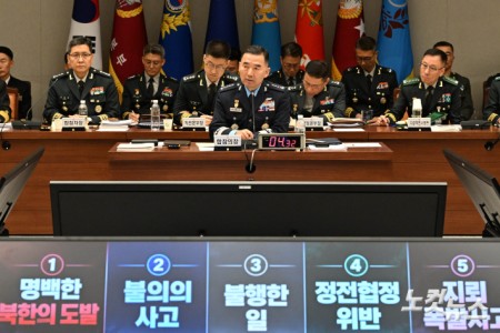 진영승 합참의장이 8일 서울 용산구 국방부에서 열린 국회 국방위원회의 합동참모본부 등에 대한 국정감사에서 의원 질의에 답변을 하고 있다.