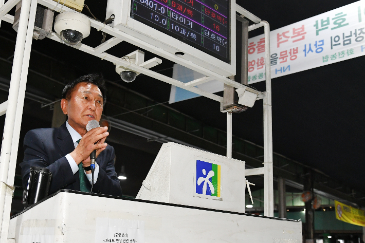 김세훈 화천군수 서울 농수산물 판매장 방문. 화천군 제공