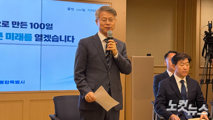 민형배 전남광주통합특별시장이 8일 광주청사 비즈니스룸에서 전남광주통합특별시장 취임 100일 기자회견을 하고 있다. 김한영 기자