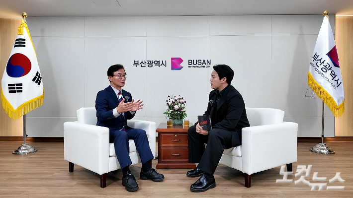 전재수 부산시장 취임 100일 인터뷰. 윤재영 에디터