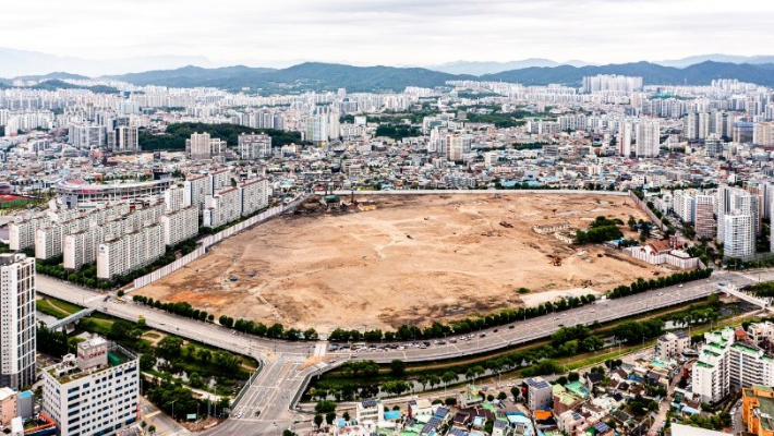 전남광주 북구 임동 옛 전방·일신방직 부지에 조성 중인 복합쇼핑몰 '더현대 광주' 예정 부지 전경. 챔피언스시티복합개발피에프브이