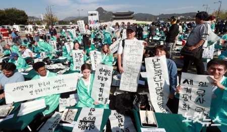 휘호 선보이는 외국인 참가자