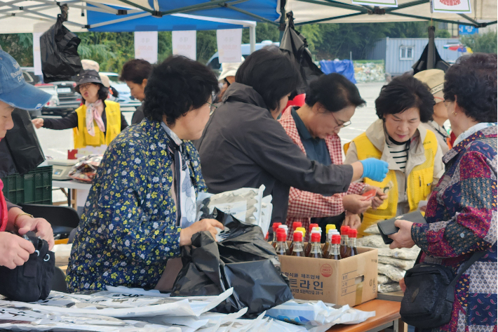 바자회 판매부스. 물맷돌중앙교회 제공
