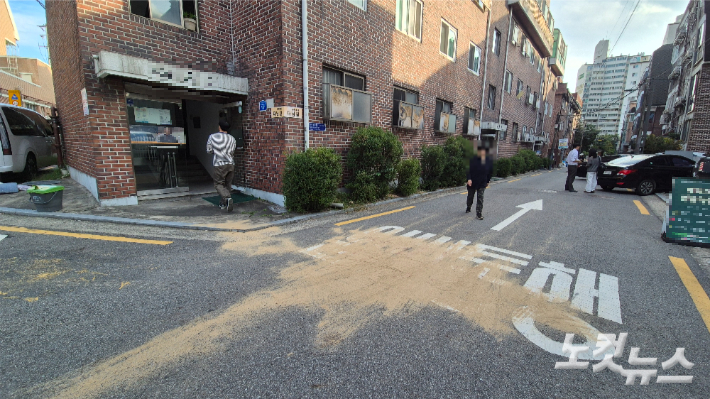 11일 송파구 문정동에서 20대 남성이 장모를 살해한 뒤 배우자를 납치하고 도주한 현장. 송선교 기자