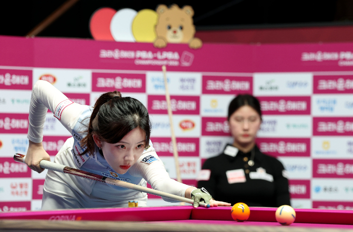 정수빈이 결승에서 신중하게 샷을 구사하는 모습. PBA 