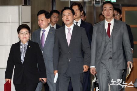 최고위 참석하는 장동혁 대표