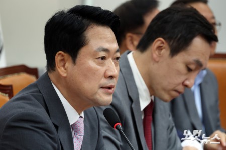 발언하는 장동혁 대표