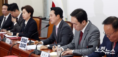 최고위원회의 주재하는 장동혁 대표