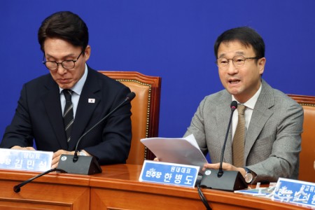 발언하는 한병도 원내대표