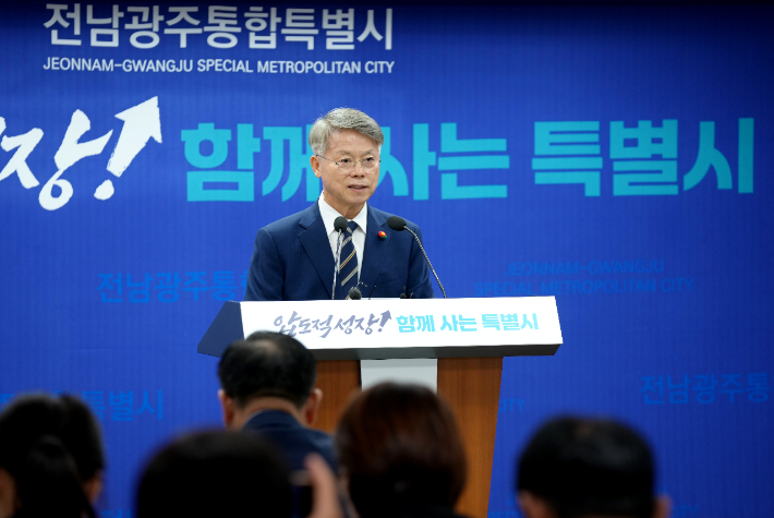 민형배 전남광주통합특별시장이 12일 오전 무안청사 브리핑실에서 기자회견을 개최했다. 전남광주통합특별시 제공
