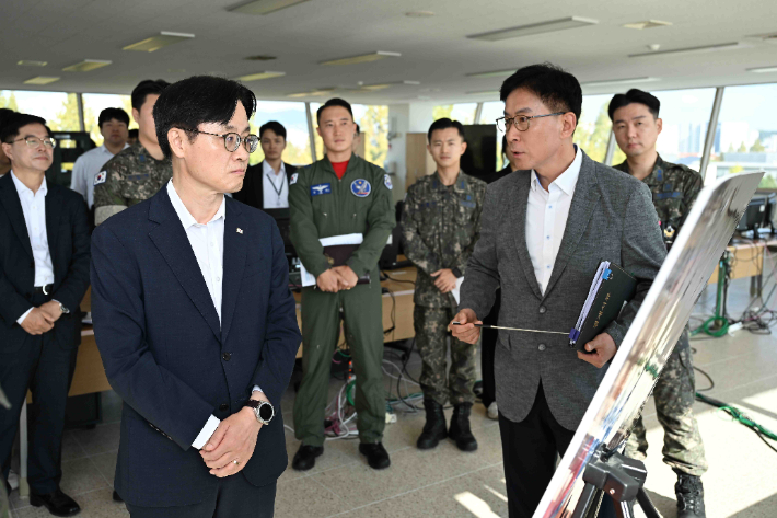 김정관 산업부 장관이 12일 광주 군공항 부지를 방문해 산업단지 조성과 전력·용수 등 핵심 기반시설 공급계획을 점검했다. 전남광주통합특별시 제공