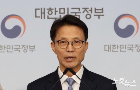 발표하는 인구전략위 김진오 부위원장