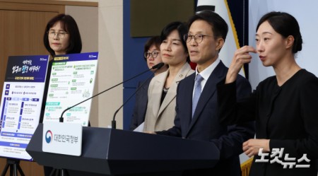 브리핑 하는 김진오 부위원장