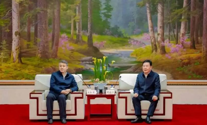 왕야쥔 북한 주재 중국 대사가 지난 9월 21일 중국 옌지시(延吉市)를 방문해 후자푸(胡家福) 옌볜(延邊)조선족자치주 공산당 서기를 만났다. 북한 주재 중국 대사관 홈페이지 캡처 