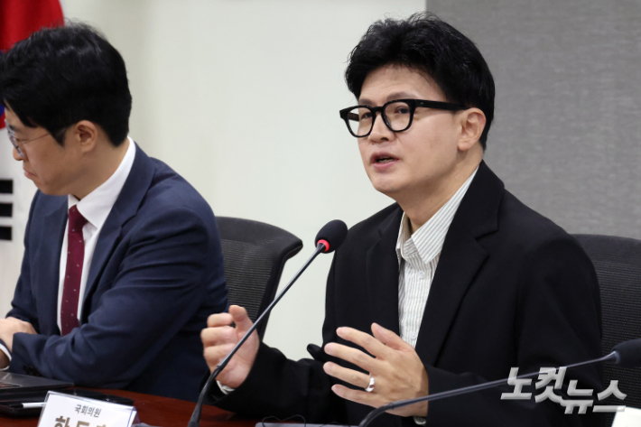 한동훈 무소속 의원이 발언을 하고 있다. 윤창원 기자