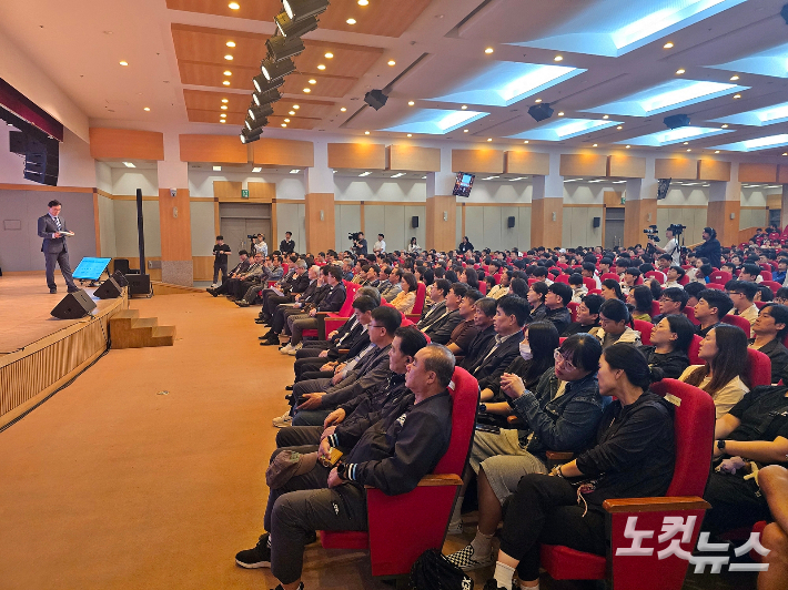 전재수 부산시장은 12일 오후 시청 1층 대강당에서 민선 9기 부산시 체육정책 비전 특강을 열었다. 송호재 기자