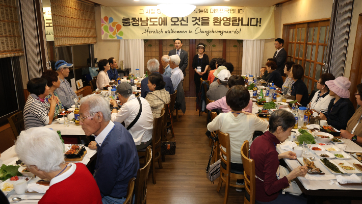 12일 부여에서 열린 환영 행사. 충남도 제공