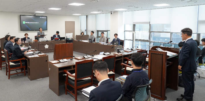 윤병철 춘천도시공사 사장 후보자 인사청문회. 춘천시의회 제공