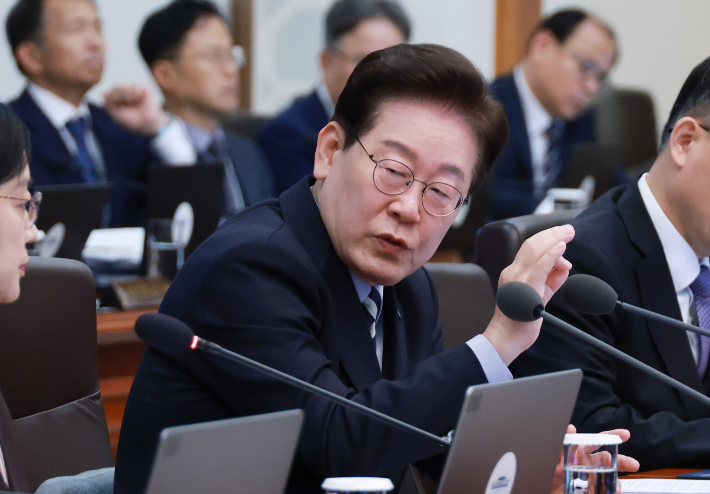 이재명 대통령이 13일 청와대에서 열린 국무회의에서 발언하고 있다. 연합뉴스