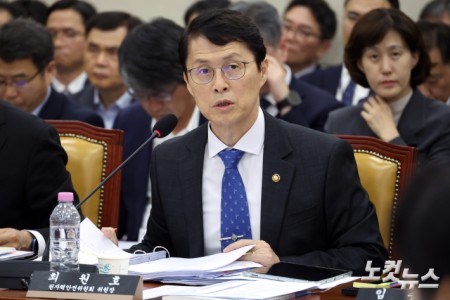 최원호 원자력안전위원회 위원장이 13일 서울 여의도 국회에서 열린 과학기술정보방송통신위원회의 원자력안전위원회·우주항공청 등에 대한 국정감사에서 의원 질의에 답변을 하고 있다.