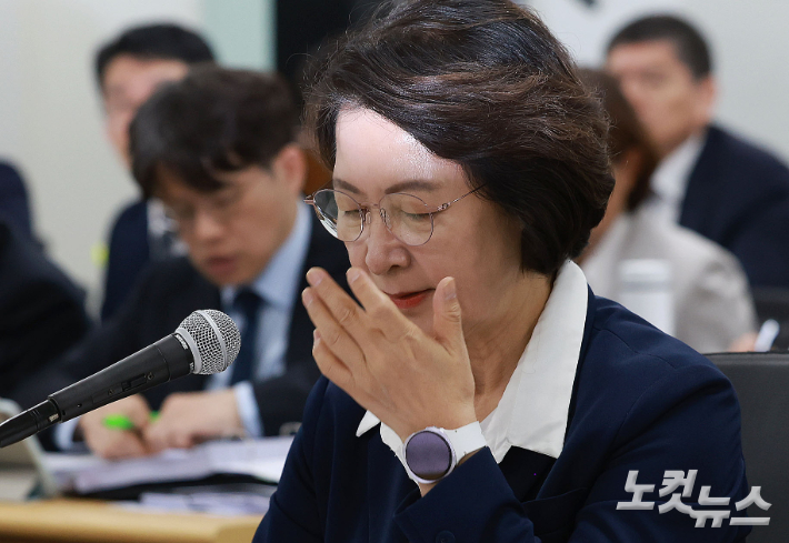 추미애 경기지사가 13일 경기 수원시 영통구 경기도청에서 열린 국회 행정안전위원회의 경기도에 대한 국정감사에서 위원들의 질의에 답변하고 있다. 수원=류영주 기자