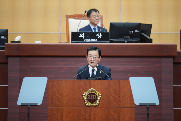 장정복 전북도의원이 13일 제432회 임시회에서 도정질문을 하고 있다. 전북도의회 제공