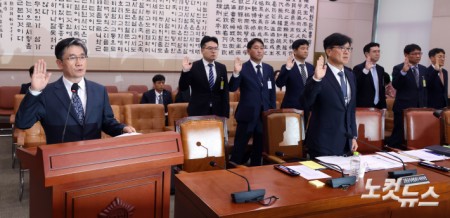 오동운 고위공직자범죄수사처장이 13일 서울 여의도 국회에서 열린 법제사법위원회의 고위공직자범죄수처에 대한 국정감사에서 선서를 하고 있다.