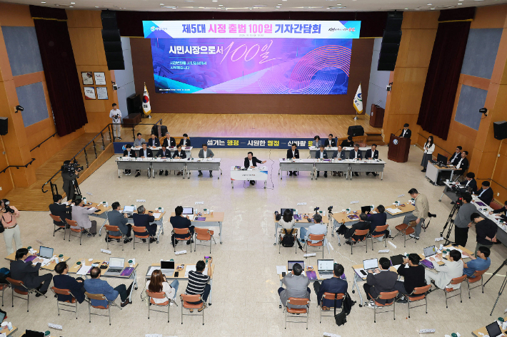 강기윤 창원시장 100일 기자간담회. 창원시 제공 