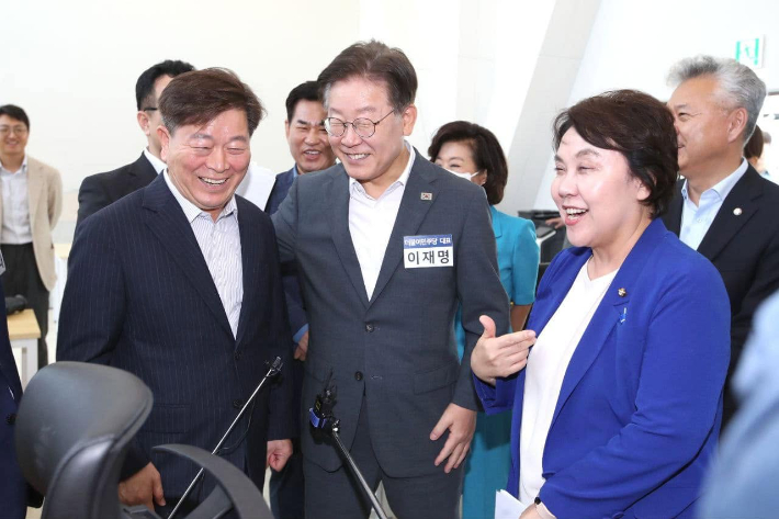 박승원 시장과 이재명 대통령(당시 민주당 당대표)의 모습. 페이스북 캡처