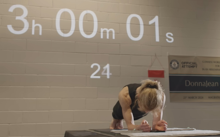지난 2024년 도나진 와일드가 기네스 세계기록에 도전하는 모습. 유튜브 'Guinness World Records' 영상 캡처