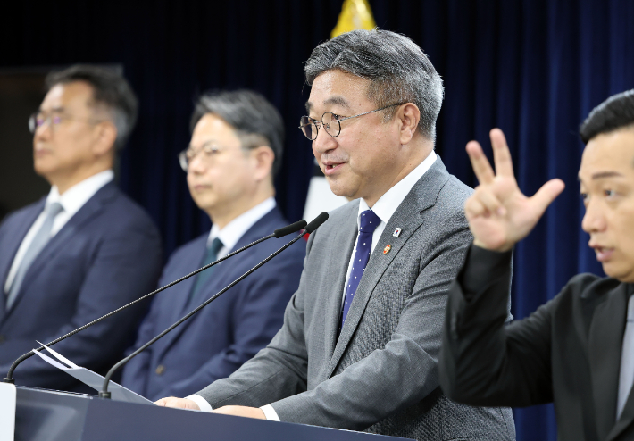 2차 중앙행정기관 이전 세부계획 발표하는 윤호중 장관. 연합뉴스