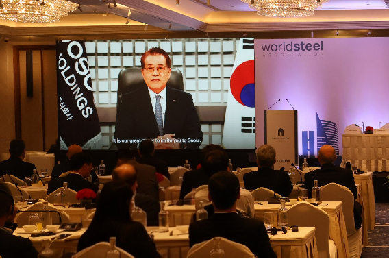 장인화 한국철강협회장이 2027년 세계철강협회 정기 총회 서울 유치 성과를 이끌었다. 포스코 제공