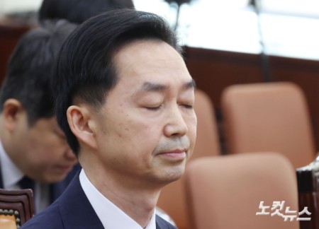 생각에 잠긴 중수청장 후보자