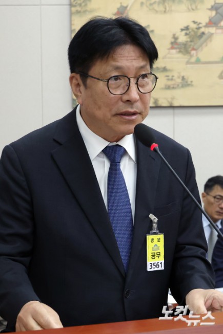 도성훈 인천시교육감이 14일 서울 여의도 국회에서 열린 교육위원회의 서울교육청·경기교육청·인천교육청 국정감사에 기관보고를 하고 있다.