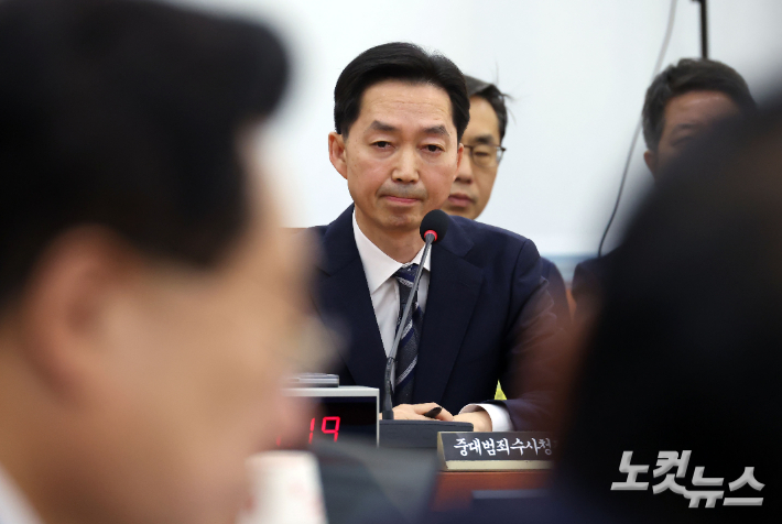 김지용 중대범죄수사청장 후보자가 14일 국회 행정안전위원회에서 열린 인사청문회에 출석해 질의를 듣고 있다. 황진환 기자