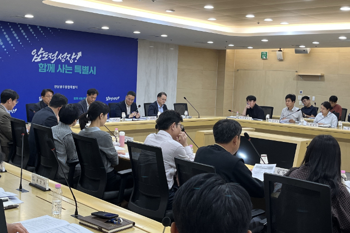 전남광주통합특별시는 14일 광주청사 소회의실에서 시·구·군 교통 관계자들이 참석한 가운데 광역교통협의회 사전 실무회의를 개최했다. 광주특별시 제공