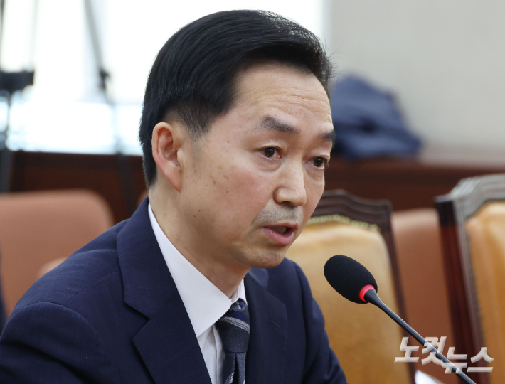 김지용 중대범죄수사청장 후보자가 14일 국회 행정안전위원회에서 열린 인사청문회에 출석해 질의에 답하고 있다. 황진환 기자