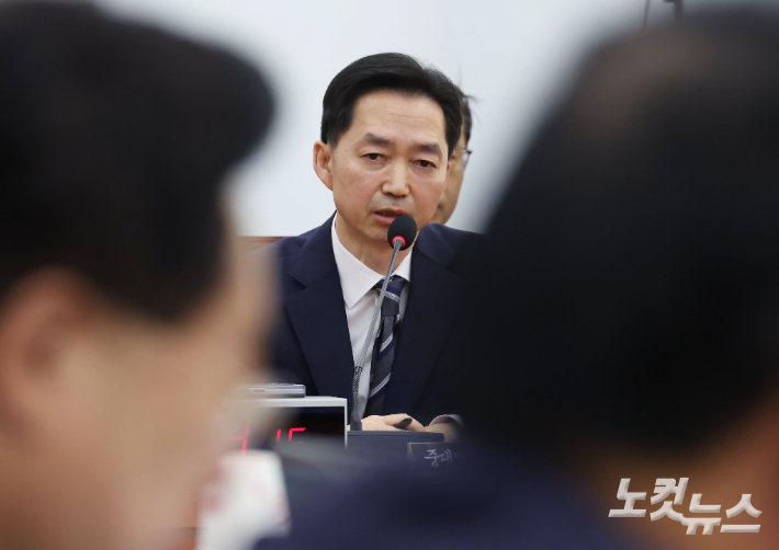 김지용 중대범죄수사청장 후보자가 14일 국회 행정안전위원회에서 열린 인사청문회에 출석해 질의에 답하고 있다. 황진환 기자
