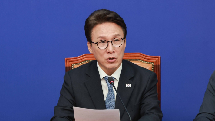 더불어민주당 김민석 대표가 14일 국회에서 열린 최고위원회의에 참석해 발언하고 있다. 연합뉴스