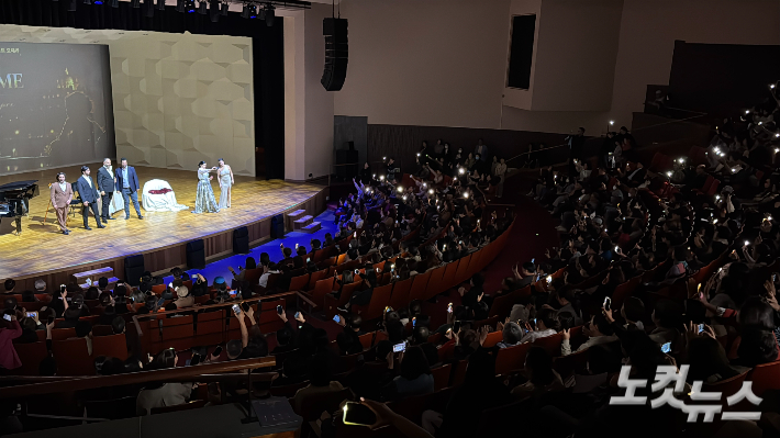 강원영동CBS와 동해시가 공동 주최한 콘서트 오페라 '라 보엠' 공연이 14일 오후 7시 30분 동해문화예술회관 대공연장에서 성황리에 열렸다. 전영래 기자
