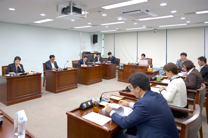 강릉시골목경제활성화특별위원회. 강릉시의회 제공