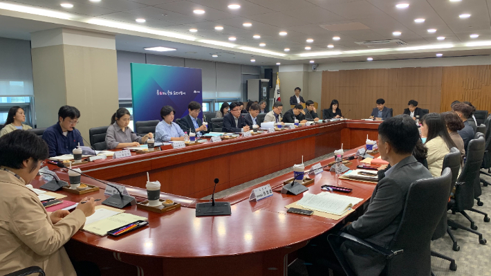 15일 충남도청에서 열린 사회연대경제 활성화 회의. 충남도 제공