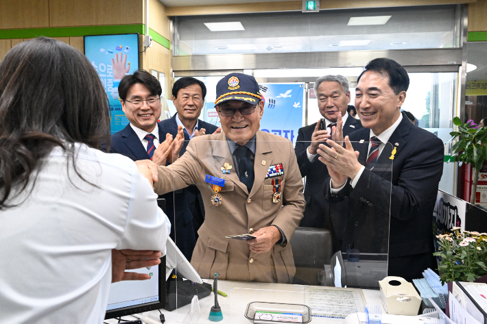농협에 개설된 국가유공자 전용 창구. 충남도 제공