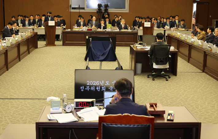 15일 부산 남구 부산국제금융센터에서 국회 정무위의 한국자산관리공사, 한국주택금융공사, 신용보증기금에 대한 국정감사가 진행되고 있다. 연합뉴스