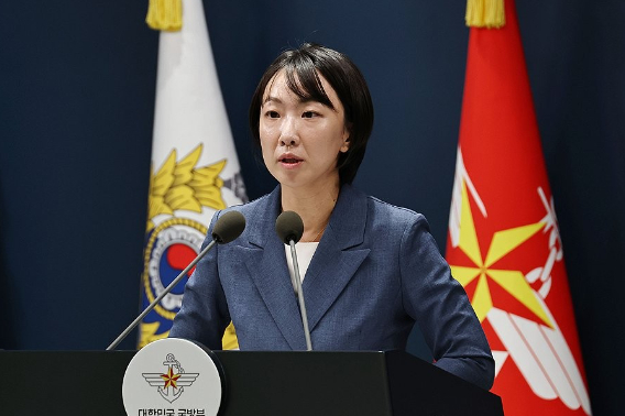 서울 용산구 국방부에서 정빛나 대변인이 정례브리핑을 하고 있다. 연합뉴스