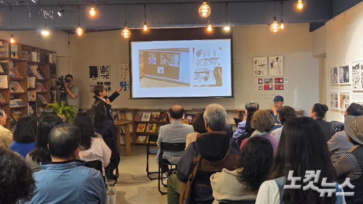 지난 8일 순천 '나무들의 밤'에서 열린 그래픽노블 '흰 신' 출간 기념 북토크에서 김금숙 작가가 작품에 대해 이야기하고 있다. 박사라 기자 