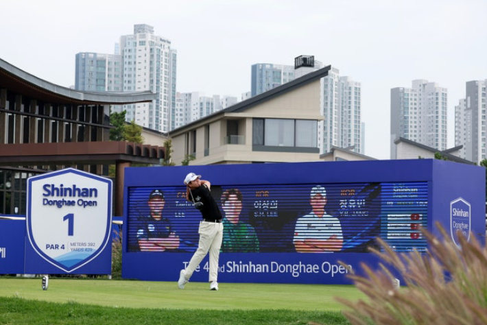 신한동해오픈에서 긴바지를 입은 장유빈. KPGA 제공