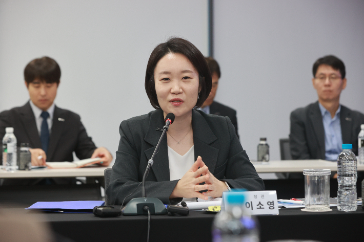 이소영 중소벤처기업부 장관이 16일 충청북도 청주시 오가노이드 사이언스(주)에서 열린 간담회에서 모두 발언을 하고 있다. 중소벤처기업부 제공