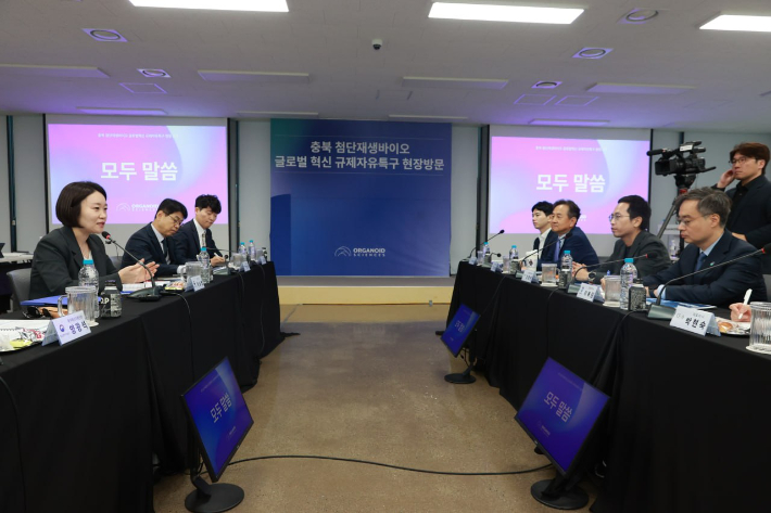 이소영 중소벤처기업부 장관이 16일 충청북도 청주시 오가노이드 사이언스(주)에서 열린 간담회에서 모두 발언을 하고 있다. 중소벤처기업부 제공